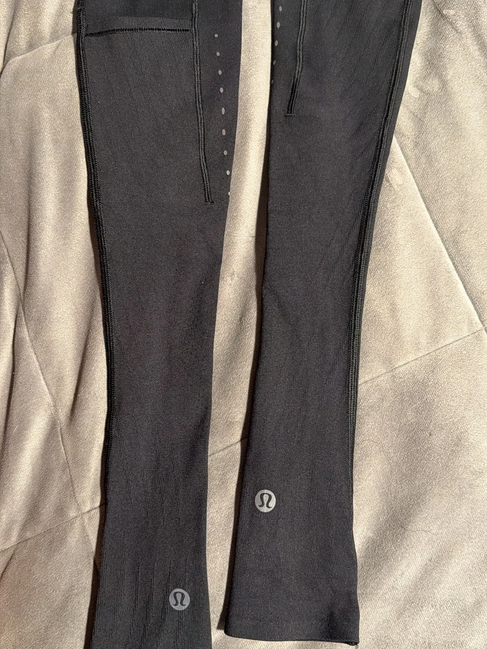 lululemon athletica Black arm sleeves with Branded Tag
